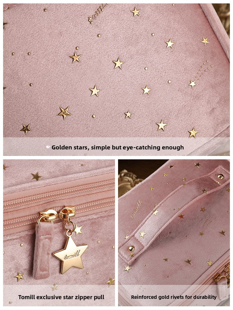 Makeup Bag Spacious interior with multiple compartments for organized storage of cosmetics and jewelry.
Portable Design: Lightweight and easy to carry, ideal for travel or daily use