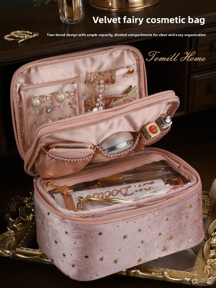 Makeup Bag Spacious interior with multiple compartments for organized storage of cosmetics and jewelry.
Portable Design: Lightweight and easy to carry, ideal for travel or daily use