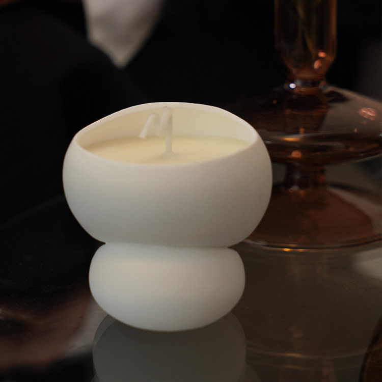 Stacked Stone Creative Indoor Scented Candles Creative stone-shaped design with natural aesthetic appeal
Lemon ginger fragrance providing soothing and calming effects