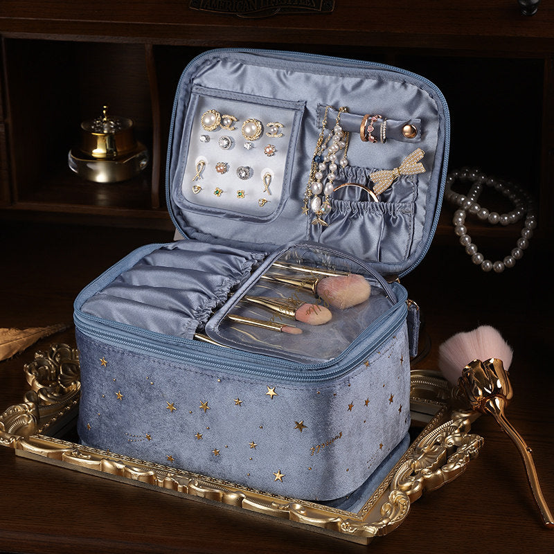 Makeup Bag Spacious interior with multiple compartments for organized storage of cosmetics and jewelry.
Portable Design: Lightweight and easy to carry, ideal for travel or daily use