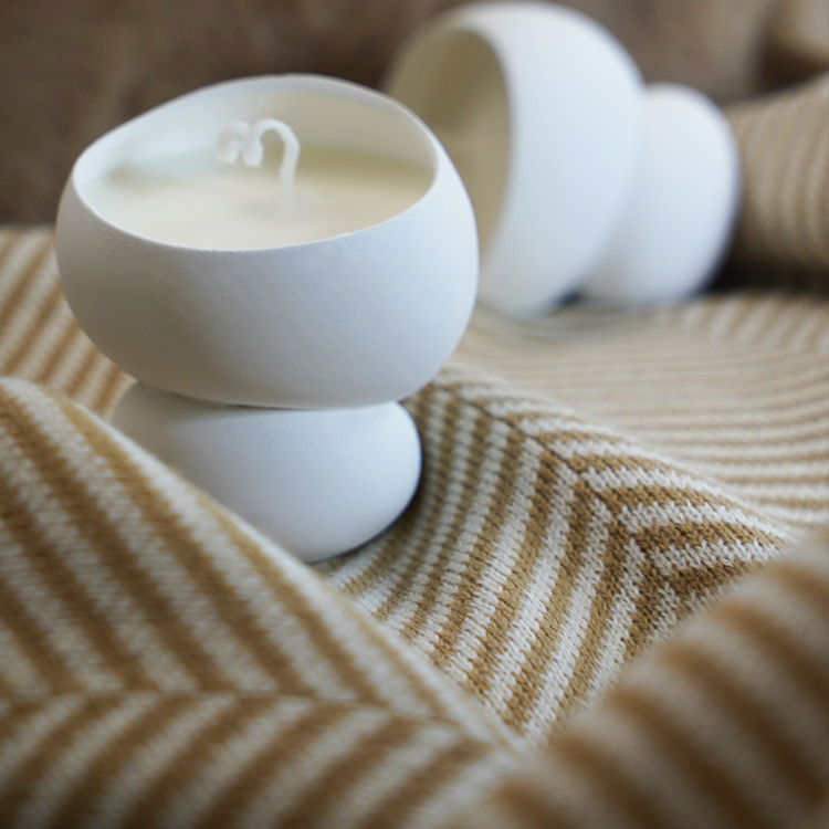 Stacked Stone Creative Indoor Scented Candles Creative stone-shaped design with natural aesthetic appeal
Lemon ginger fragrance providing soothing and calming effects