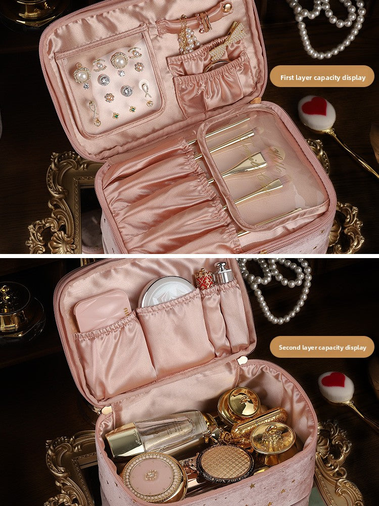 Makeup Bag Spacious interior with multiple compartments for organized storage of cosmetics and jewelry.
Portable Design: Lightweight and easy to carry, ideal for travel or daily use