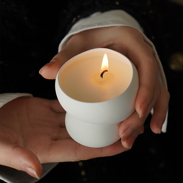 Stacked Stone Creative Indoor Scented Candles Creative stone-shaped design with natural aesthetic appeal
Lemon ginger fragrance providing soothing and calming effects